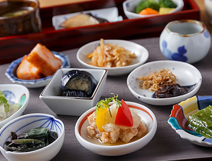 旅の朝をあでやかに彩る、加賀伝統の味