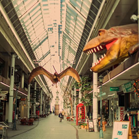 恐竜に注意！岡山表町商店街