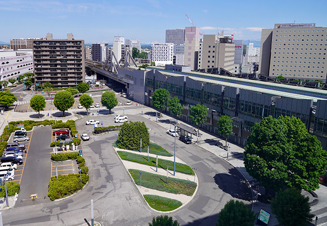 駅前の景色